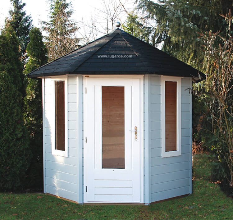 Lugarde Summerhouse P85 is a classic summerhouse with an octagonal shape and a pyramid roof. The high windows provide a great amount of daylight as well as a fantastic free view of your garden.