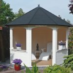 Lugarde Summerhouse P89 is an octagonal summerhouse with five closed walls and two half open walls. The pyramid roof protects you from the sun.