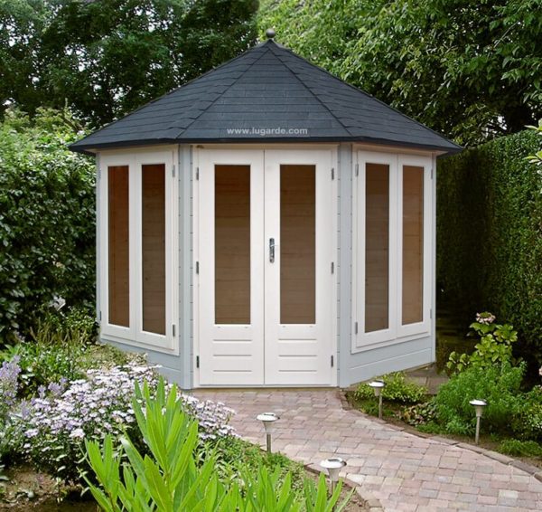 Lugarde P899 is a multifunctional summerhouse with a pyramid roof. On a warm day you can throw open the two casement windows and the double door in order to enjoy the sun to its fullest.