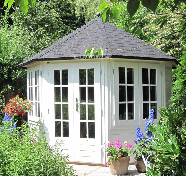 Small summer house with pyramide roof